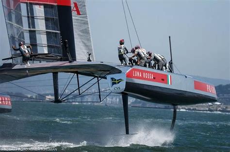 Louis Vuitton Cup Final Race 5 .